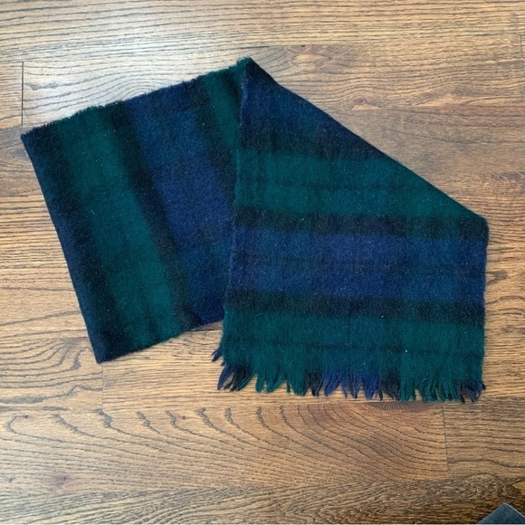2 100% Plaid Wool Scarfs - Picture 4 of 9